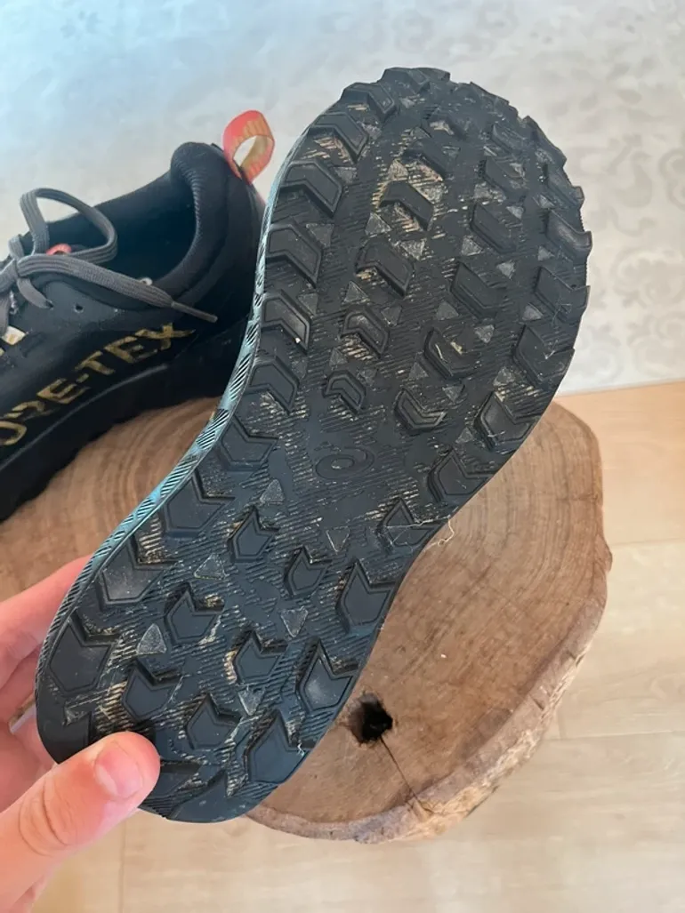 Used Asics Gel Sonoma 8 bike — image 5 of 9