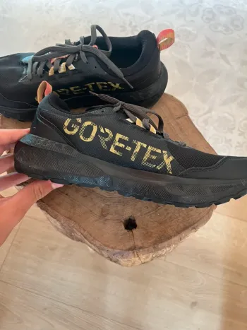 Used Asics Gel Sonoma 8 bike — image 3 of 9