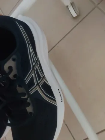 Used Asics Running Shoes bike — image 5 of 5