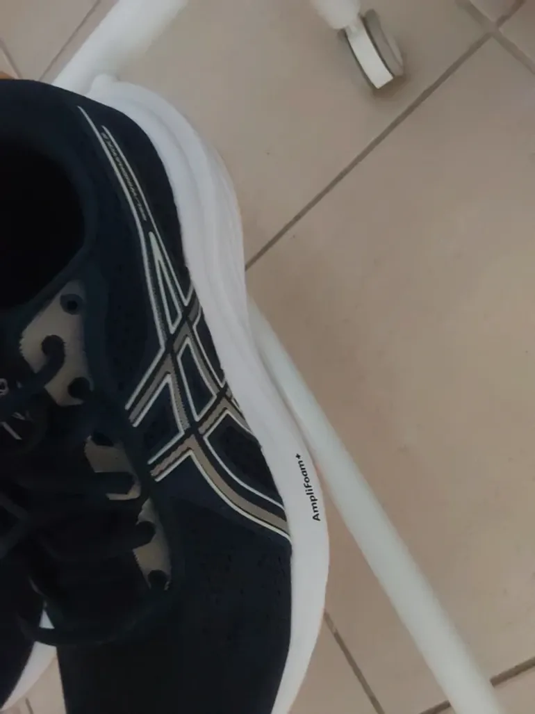 Used Asics Running Shoes bike — image 5 of 5