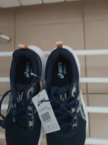 Used Asics Running Shoes bike — image 2 of 5