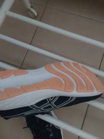 Used Asics Running Shoes bike — image 4 of 5