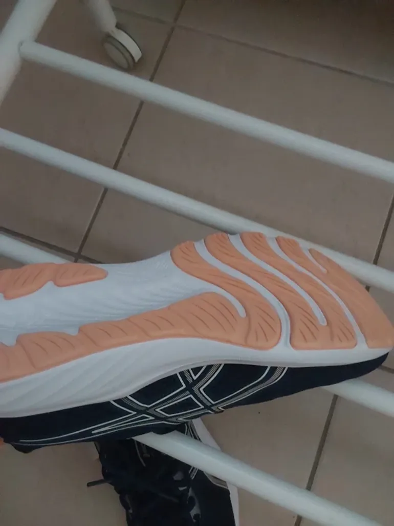Used Asics Running Shoes bike — image 4 of 5