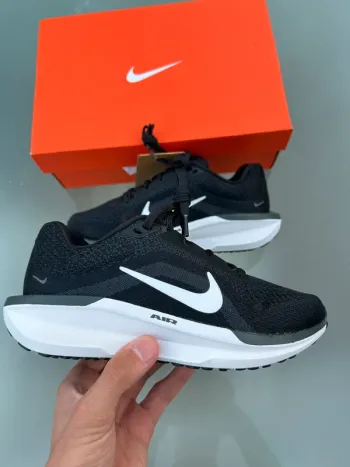 Použité White Wiflo 11 Running Shoes