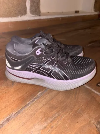 Gebrauchtes Asics Baskets de sport Running Shoes