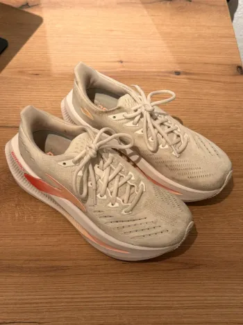 Used Brooks Glycerin Max 2 bike — image 2 of 8