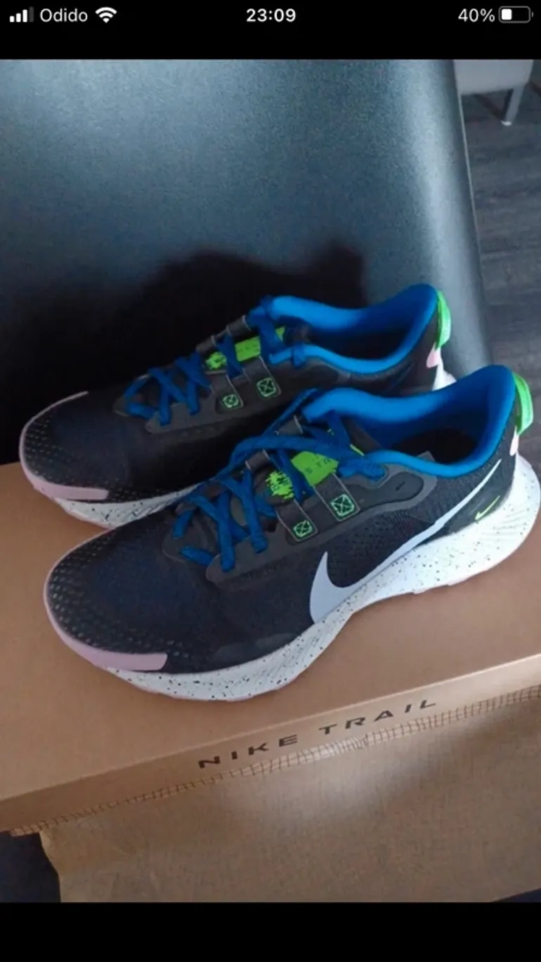 Used Nike Trail Running Shoes bike — image 3 of 11