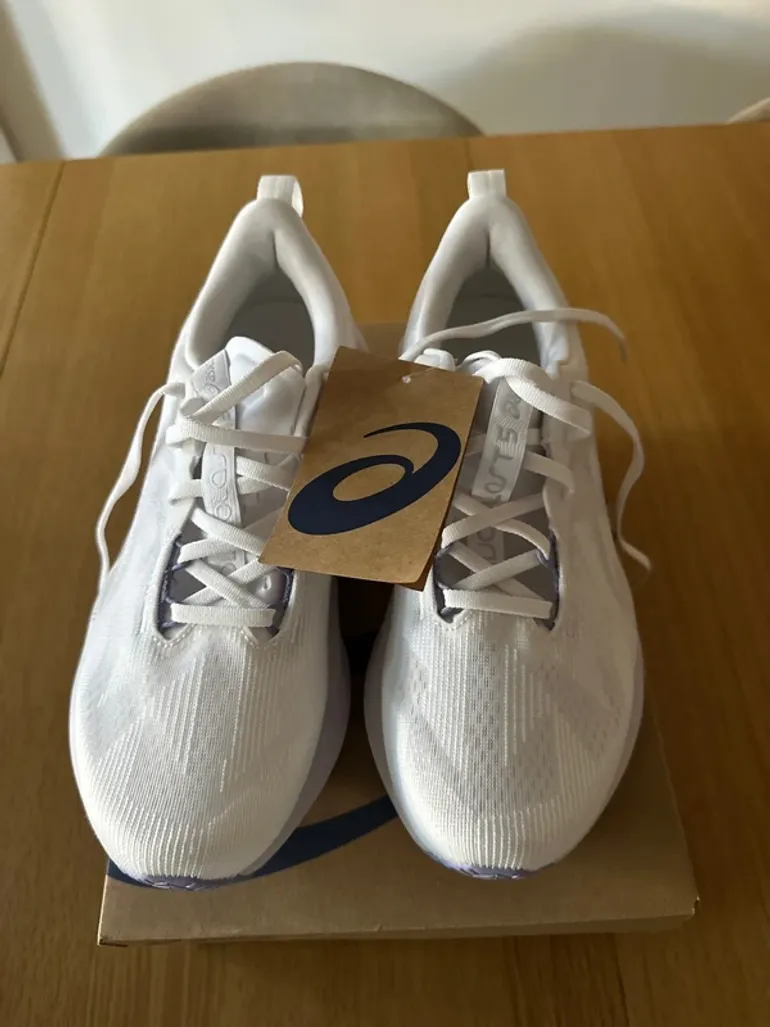 Used Asics Novablast 5 bike — image 4 of 8