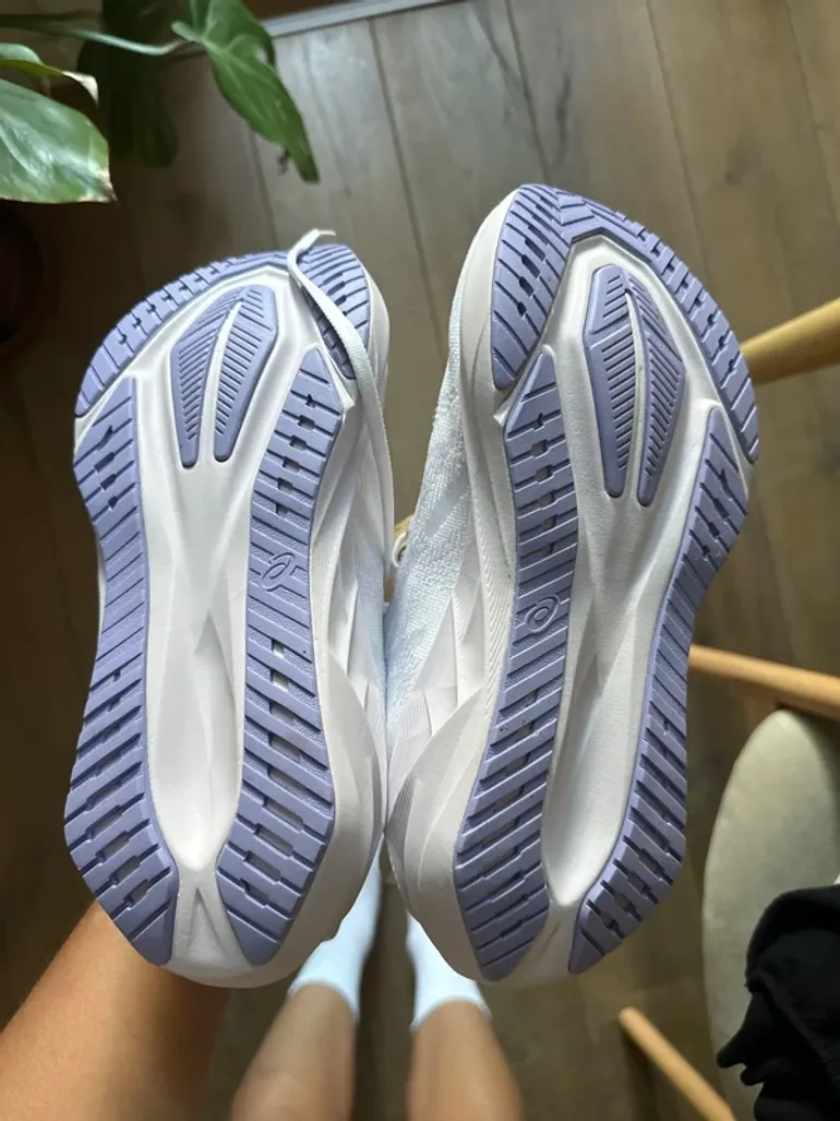 Used Asics Novablast 5 bike — image 2 of 8