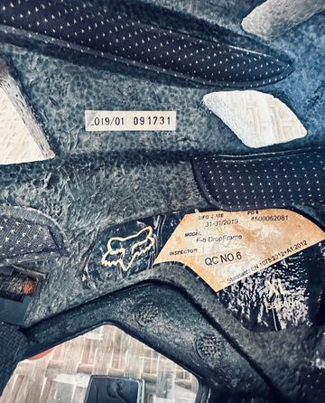 Used Fox Dropframe Helmet 2019 bike — image 10 of 11