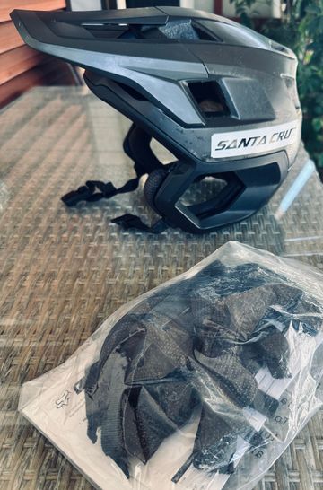 Used Fox Dropframe Helmet 2019 bike — image 6 of 11