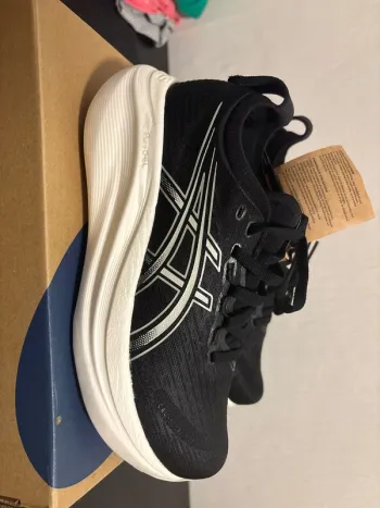 Used Asics GEL-Nimbus 27 Running Shoes
