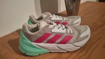 Käytetty Adidas Adistar Running Shoes