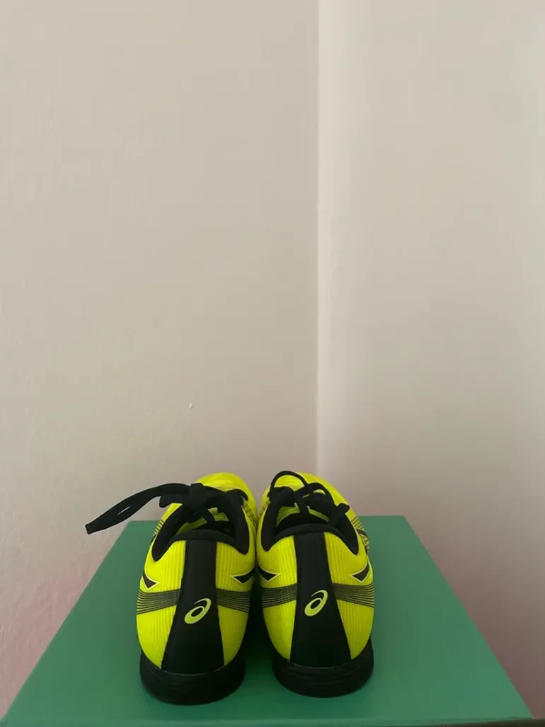 Used Asics Athletics Track Spikes bike — image 3 of 5