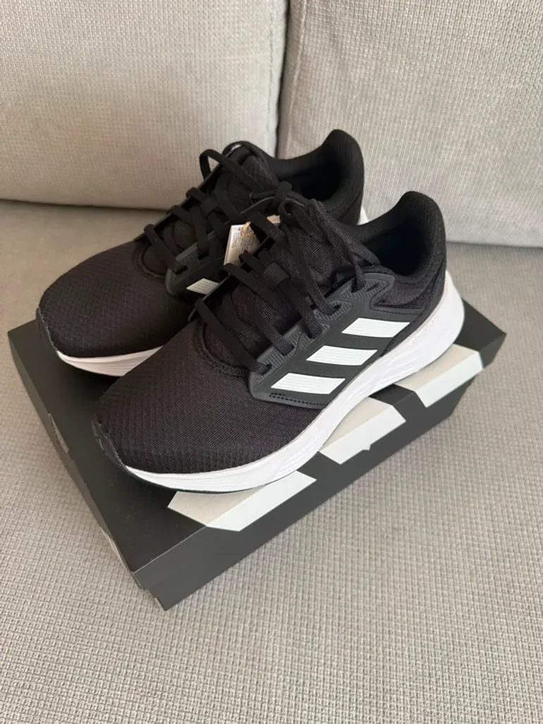 Used Adidas Sportschuhe bike — image 3 of 5