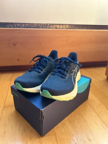 Used Asics GT-2000 12 Running Shoes