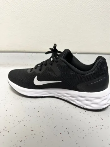 Tweedehands Nike Revolution 6 bike — afbeelding 4 van 6