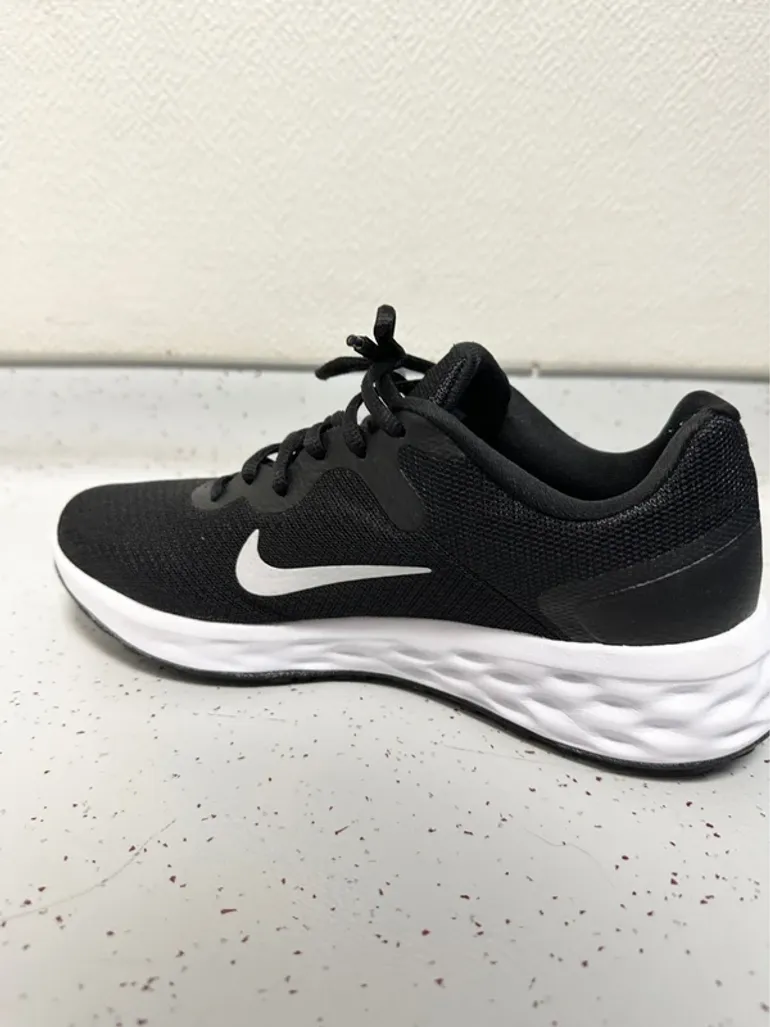 Tweedehands Nike Revolution 6 bike — afbeelding 4 van 6