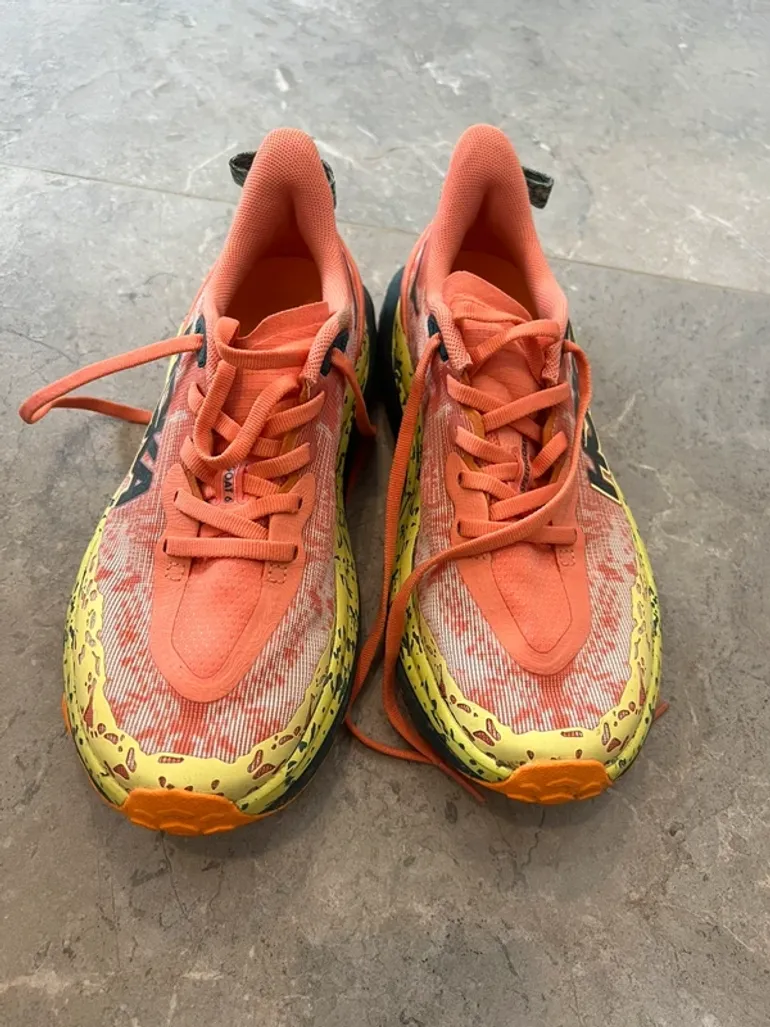 Hoka Speedgoat 6 bike d'occasion — image 3 sur 4