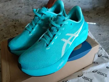 Used Asics Novablast 6 Running Shoes