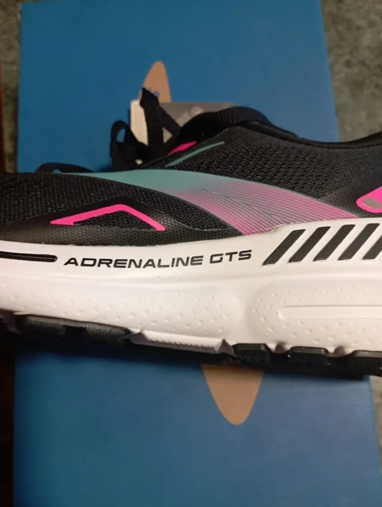 Used Brooks Running Shoes bike — image 2 of 9