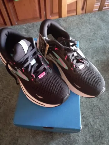 Used Brooks Running Shoes bike — image 6 of 9