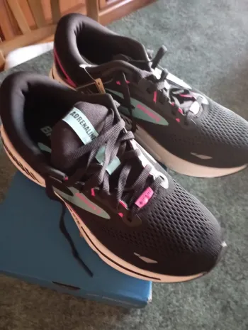 Used Brooks Running Shoes bike — image 8 of 9