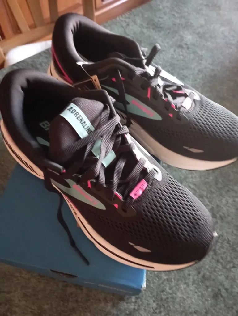 Used Brooks Running Shoes bike — image 8 of 9