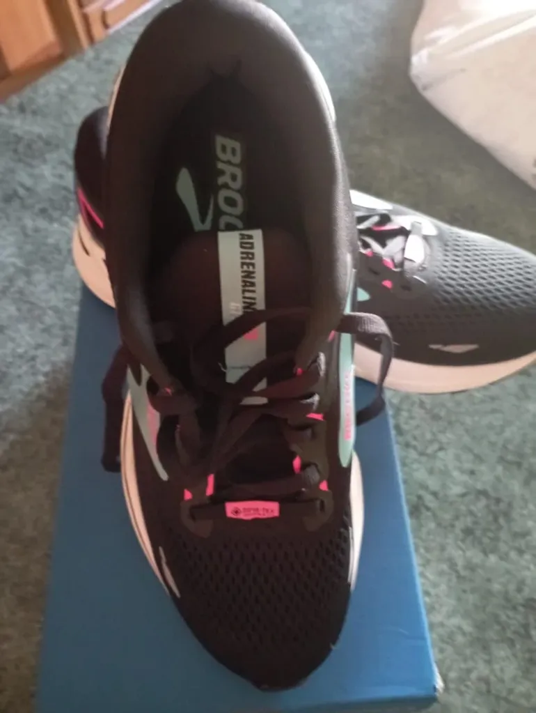 Used Brooks Running Shoes bike — image 7 of 9