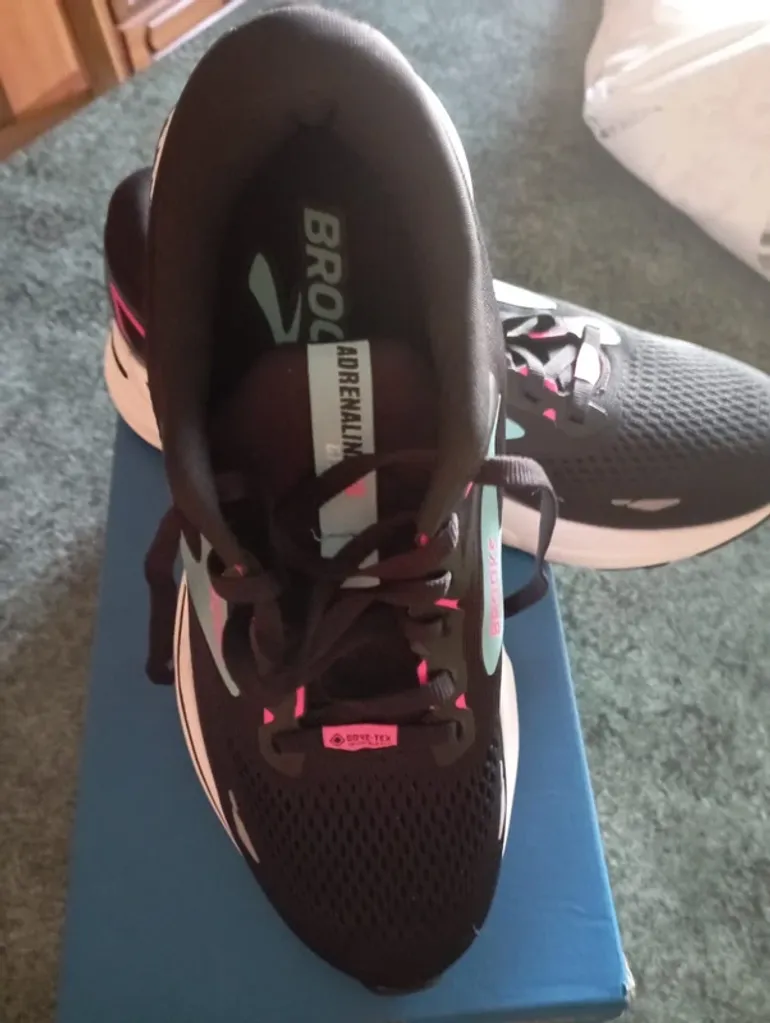 Used Brooks Running Shoes bike — image 4 of 9