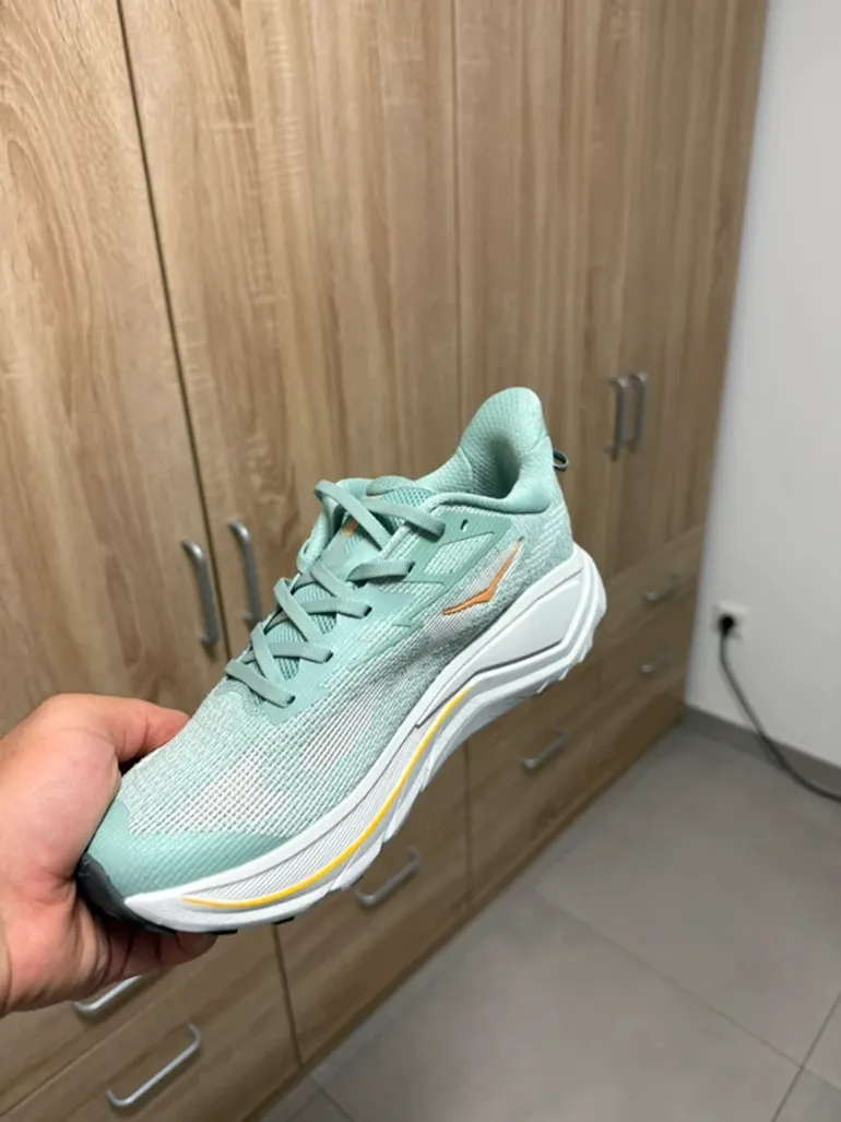 Used Hoka Laufschuh bike — image 2 of 5