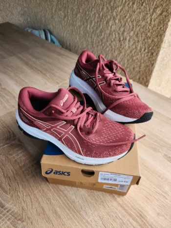 Used Asics Gel Kinjo Running Shoes