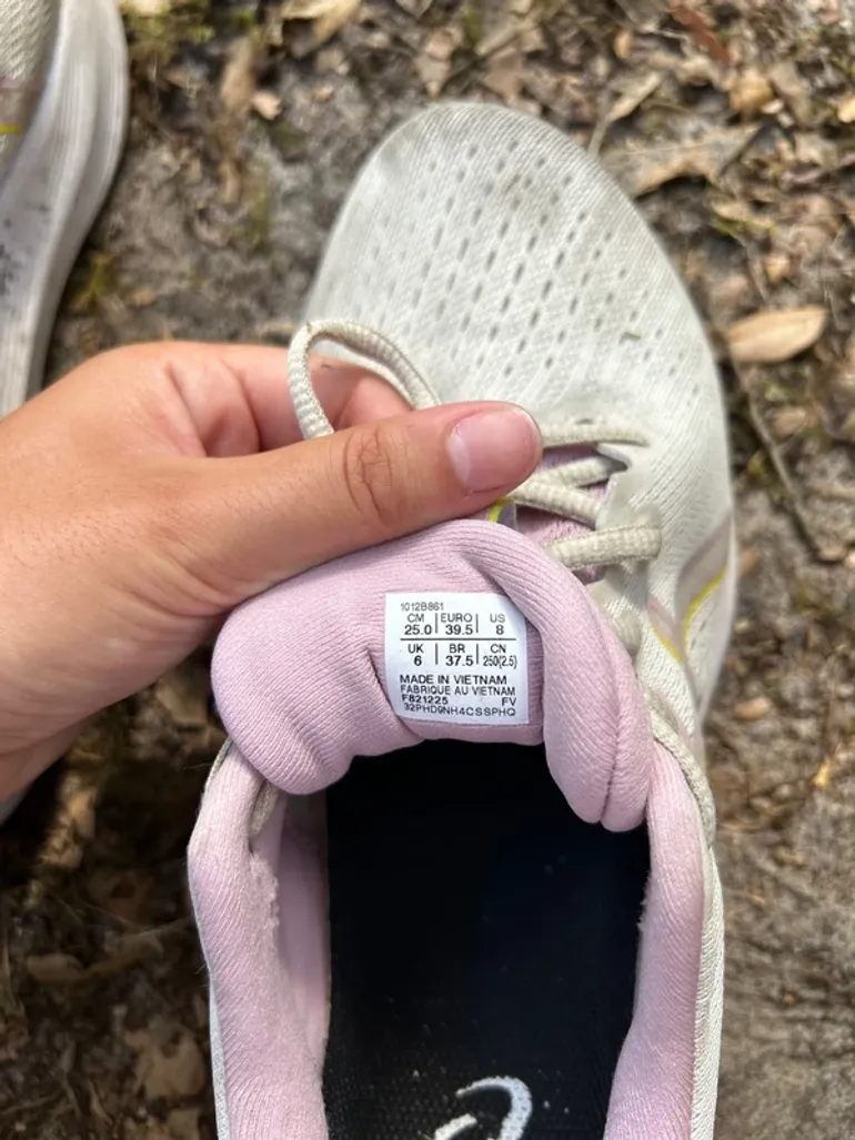 Used Asics Running Shoes bike — image 4 of 4