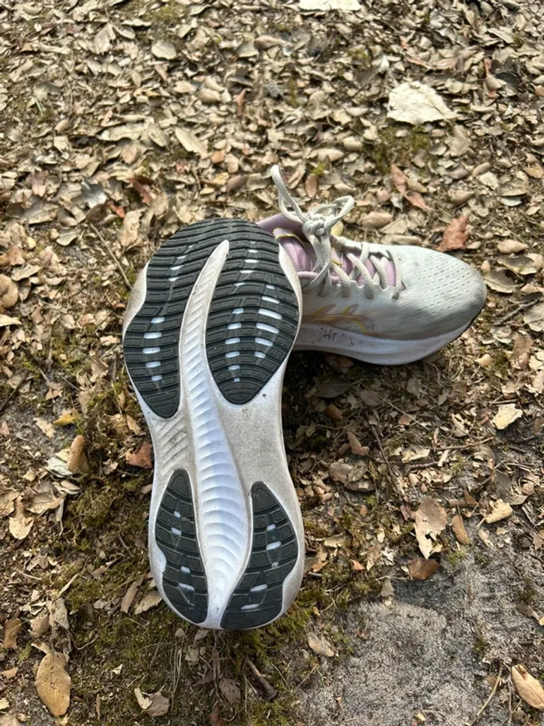 Used Asics Running Shoes bike — image 2 of 4