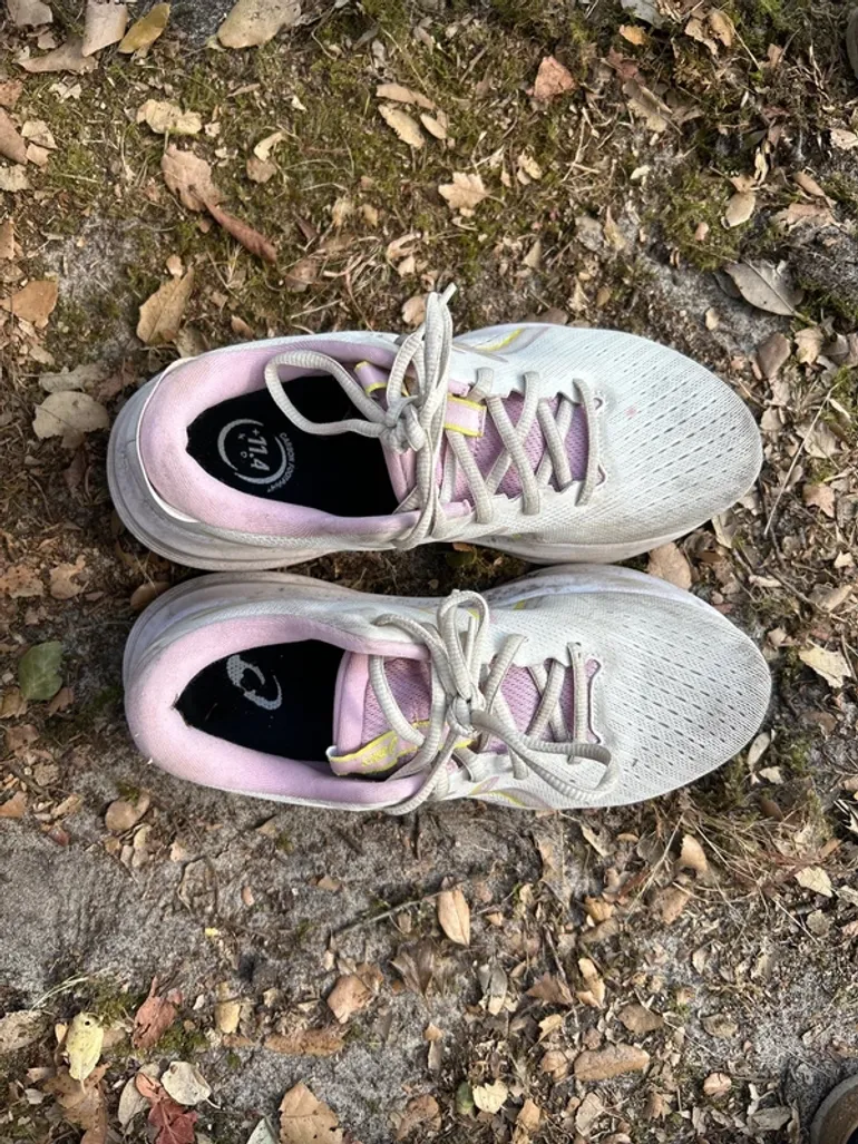 Used Asics Running Shoes bike — image 3 of 4