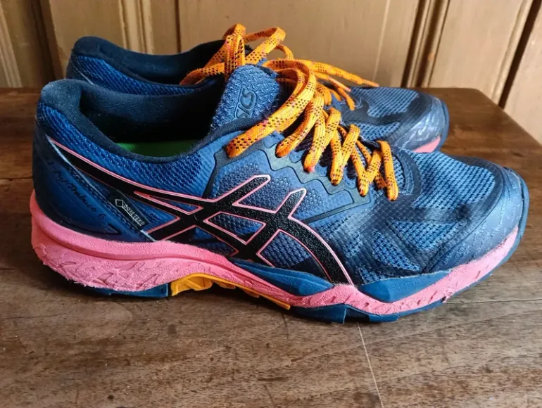 Used Asics Mountain Shoes bike — image 3 of 6
