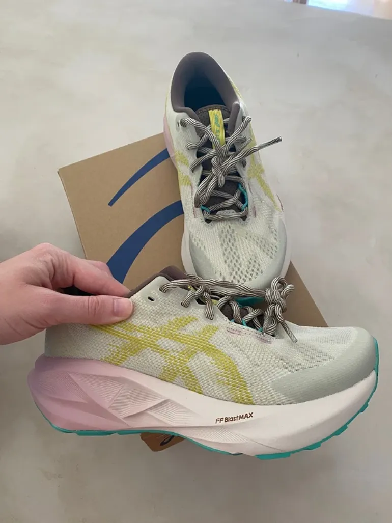 Used Asics Novablast 5 TR bike — image 3 of 6