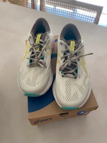 Used Asics Novablast 5 TR Running Shoes