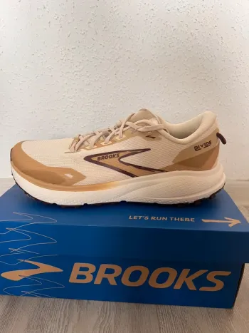 Käytetty Brooks Divide 6 Running Shoes