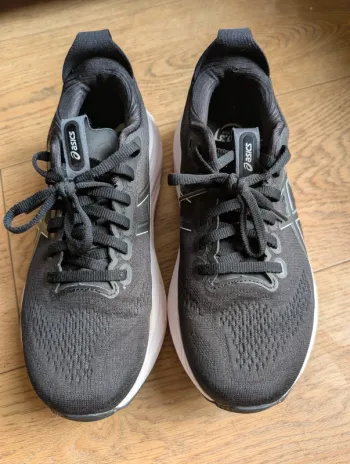 Used Asics Gel-Kayano 32 Running Shoes