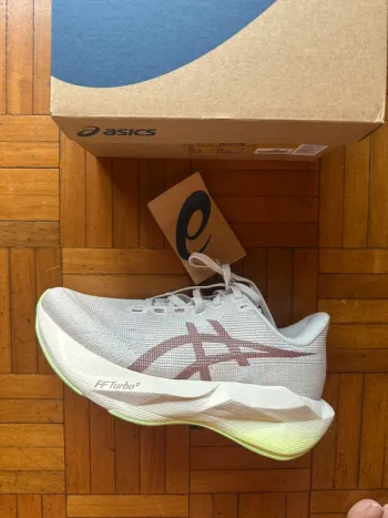 Used Asics Novablast 6 bike — image 2 of 8