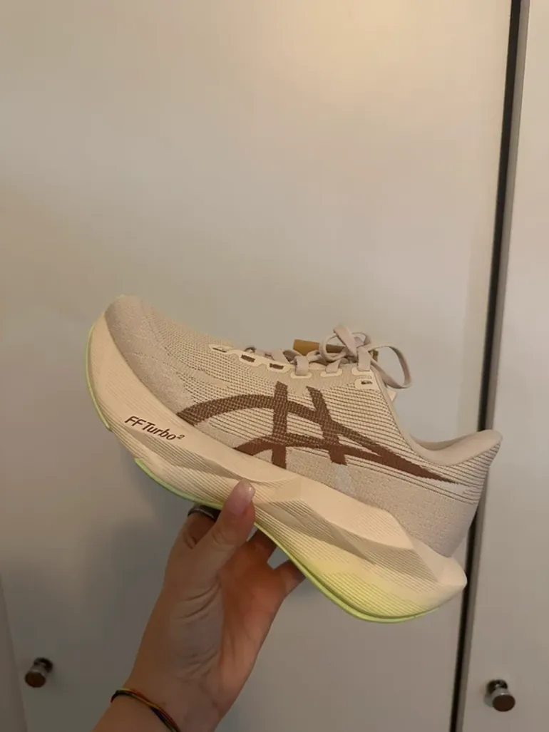 Used Asics Novablast 6 bike — image 6 of 8