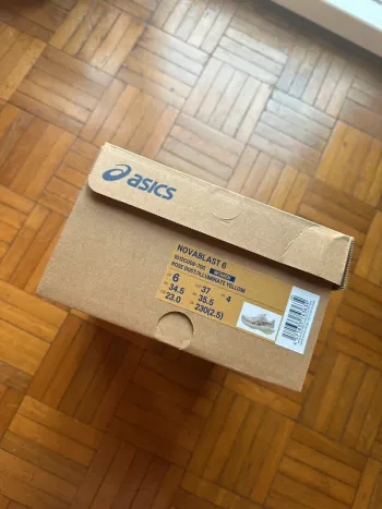 Used Asics Novablast 6 bike — image 3 of 8