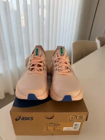 Used Asics Gel Nimbus 28 Running Shoes