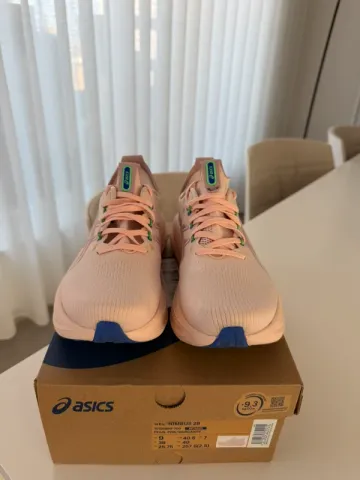 Used Asics Gel Nimbus 28 Running Shoes