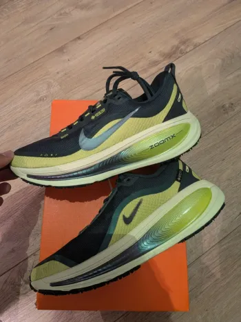 Nike Vomero 18 GTX bike de segunda mano — imagen 2 de 6