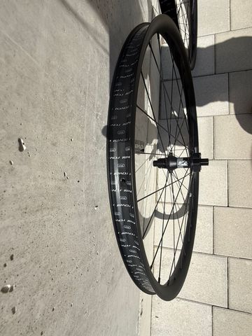 Used Specialized Roval Traverse bike — image 2 of 5