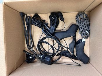 Used Shimano 105 Di2 Drivetrain & Pedals
