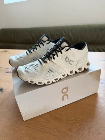 Gebrauchtes On Running Cloud X Running Shoes