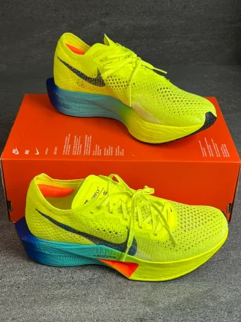 Used Nike ZoomX Vaporfly Next% 3 bike — image 4 of 13